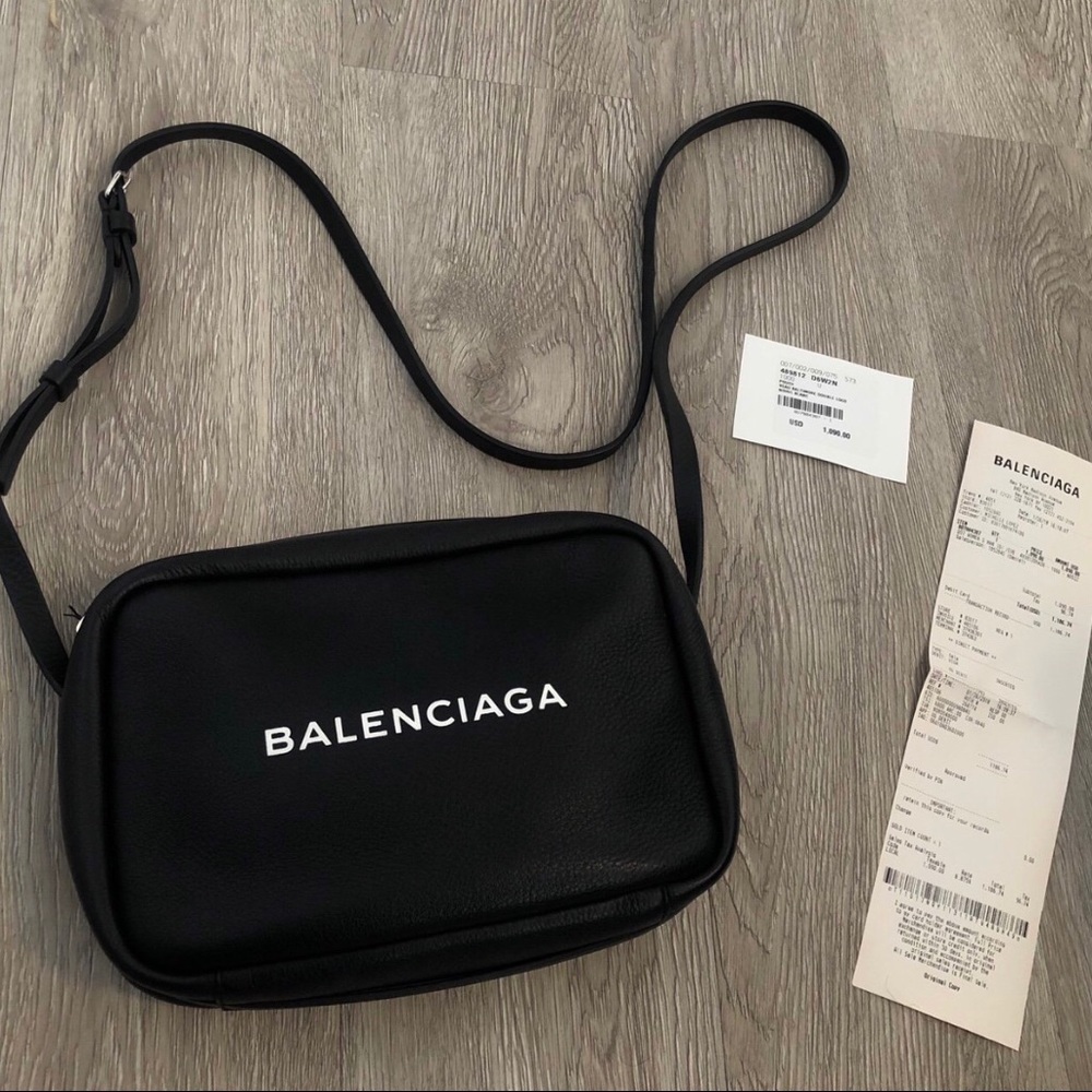 BALENCIAGA MÉDIUM CAMERA BAG
